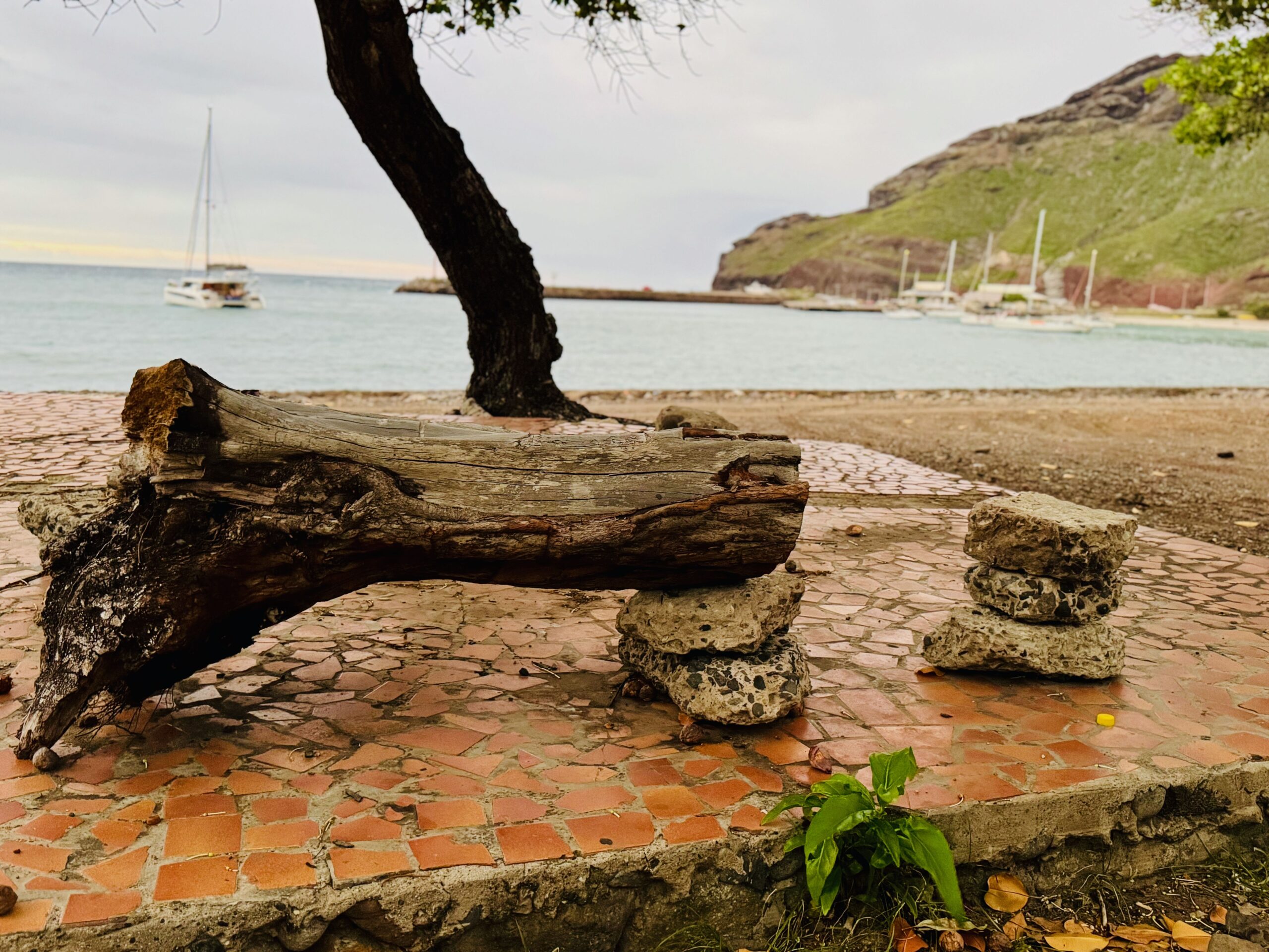 Hakahau beach