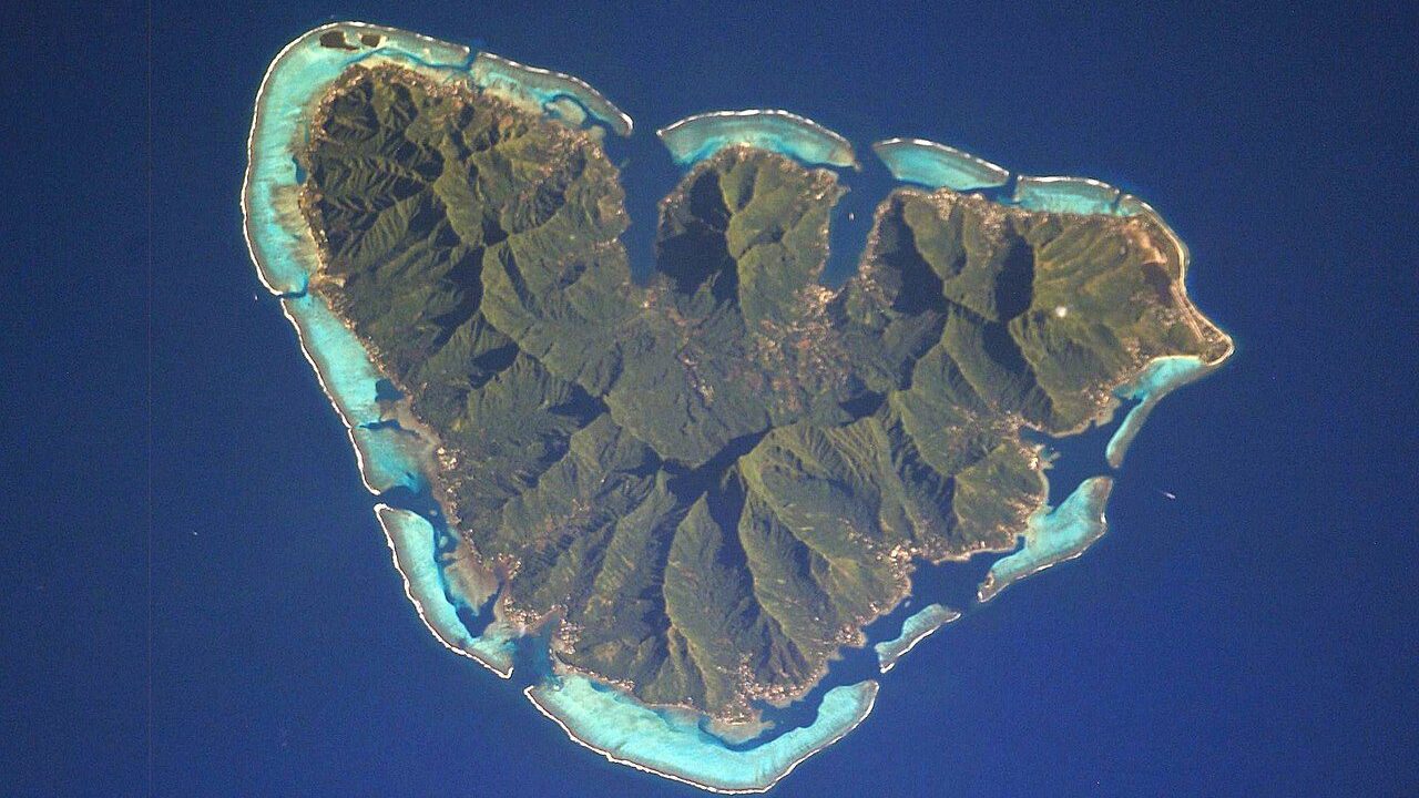 Mo'orea satillite image