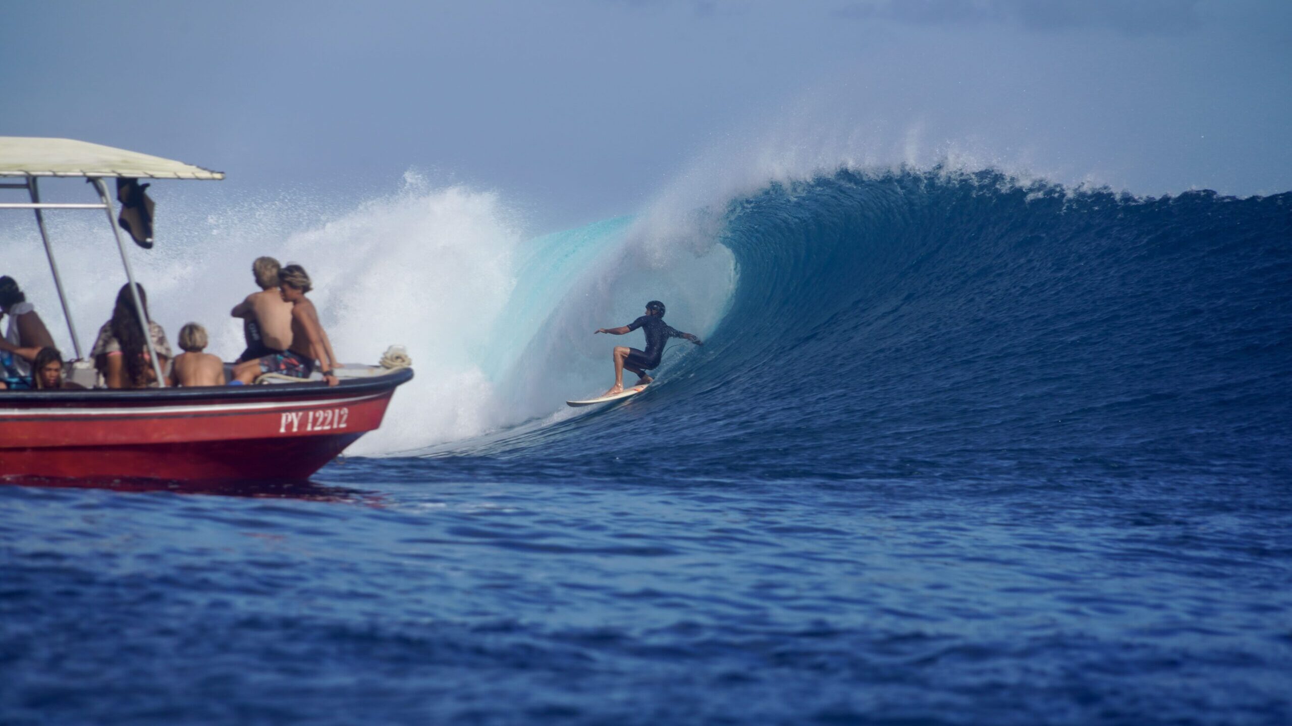 Teahupo'o onlookers
